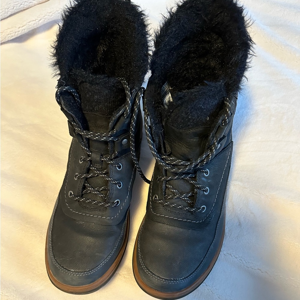Like new beautiful Merrell winter boots!